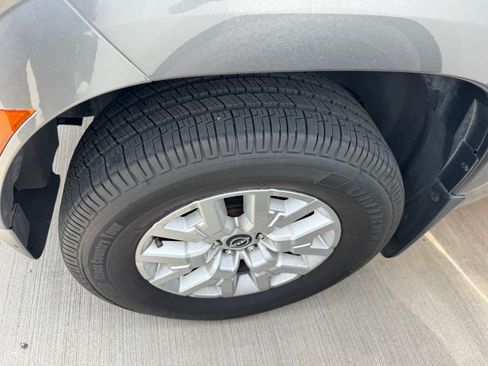 Used 2022 Nissan Frontier SV AWD/4WD image 8