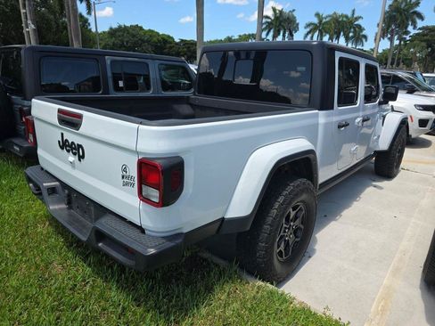 Used 2022 Jeep Gladiator Sport AWD/4WD image 3