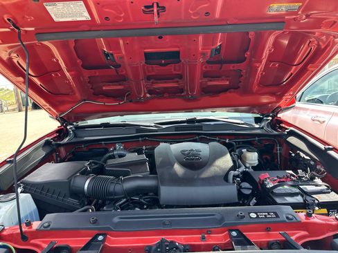Used 2017 Toyota Tacoma TRD Sport w/ Tow Package (A/T) AWD/4WD image 42