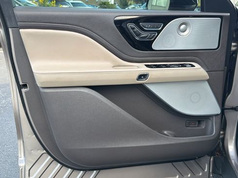 Used 2020 Lincoln Aviator Reserve w/ Equipment Group 201A RWD image 11