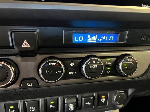 Used 2022 Toyota Tacoma 4x4 Double Cab image 22