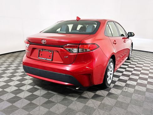 Used 2020 Toyota Corolla LE image 3