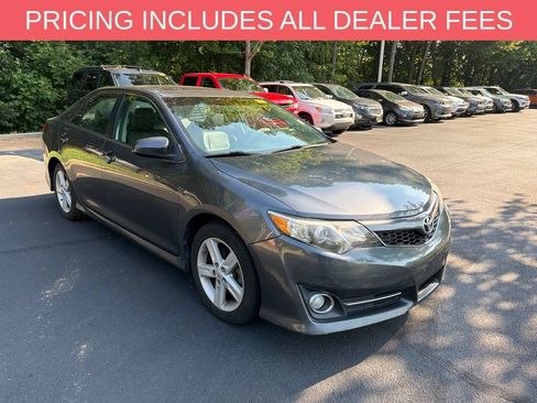 Used 2012 Toyota Camry SE FWD image 1