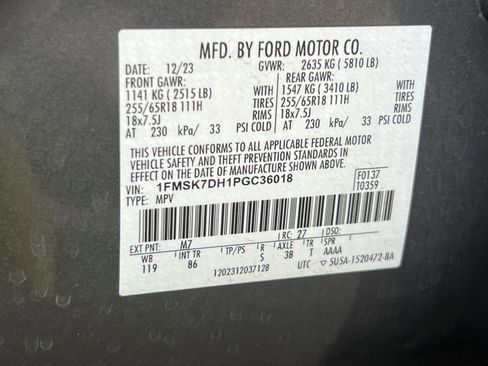 Used 2023 Ford Explorer XLT image 28