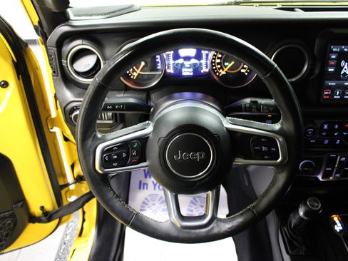 Used 2018 Jeep Wrangler Unlimited Sahara image 17