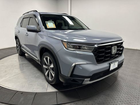 Used 2023 Honda Pilot Touring image 2