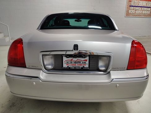 Used 2004 Lincoln Town Car Ultimate image 8