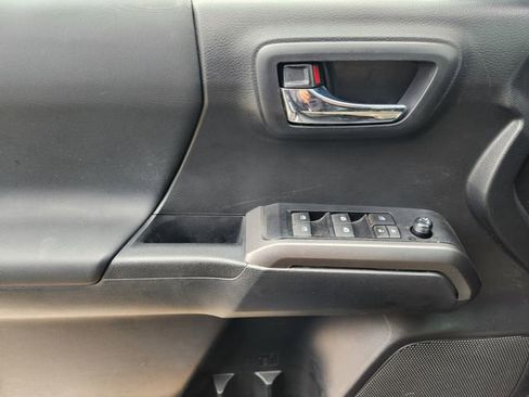 Used 2023 Toyota Tacoma TRD Off-Road image 17