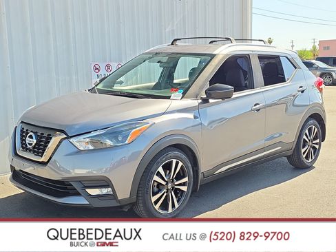 Used 2018 Nissan Kicks SR w/ Exterior Package FWD image 3