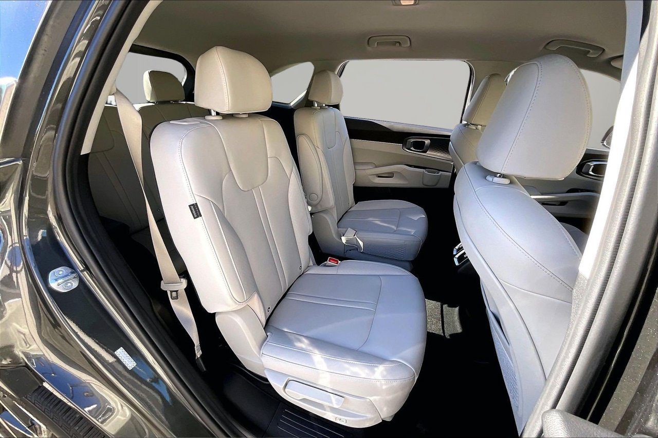 Used 2025 Kia Sorento EX AWD/4WD image 24