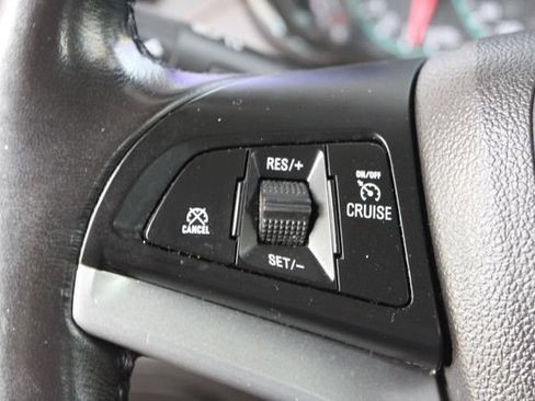 Used 2019 Chevrolet Trax LT w/ LT Convenience Package FWD image 16