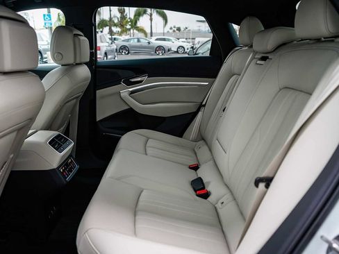 Used 2024 Audi Q8 e-tron Premium Plus w/ Premium Plus Package image 17