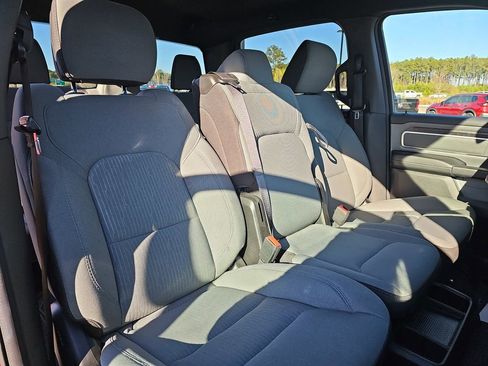Used 2022 RAM 1500 Big Horn AWD/4WD image 16