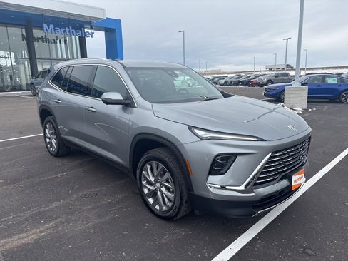 Used 2025 Buick Enclave Preferred image 7