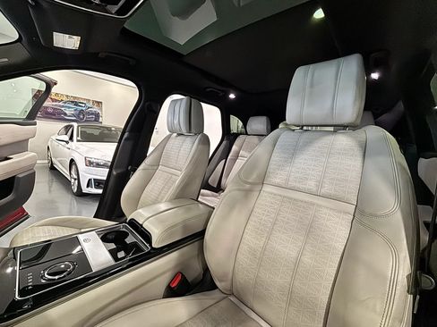 Used 2018 Land Rover Range Rover Velar R-Dynamic SE AWD/4WD image 11