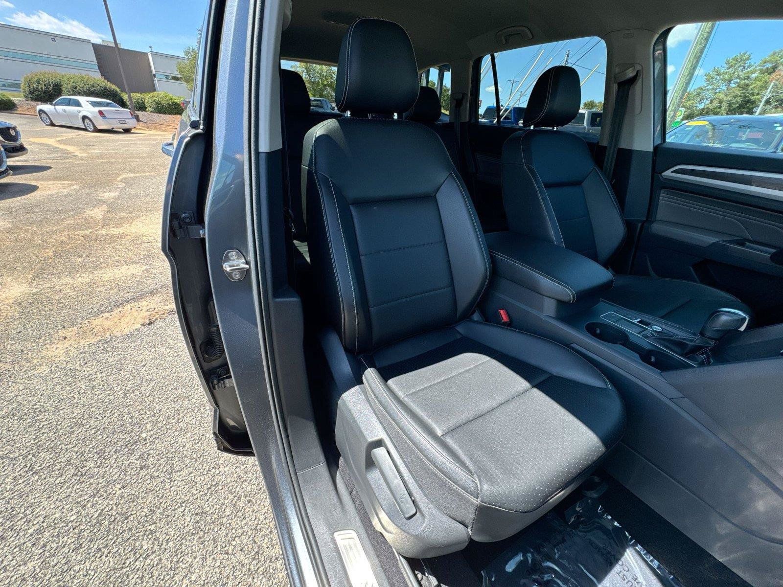 Used 2021 Volkswagen Atlas SE w/ Towing Package FWD image 16