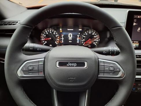 New 2026 Jeep Compass Latitude image 39