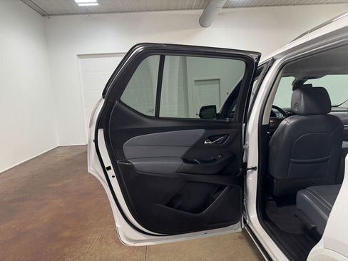 Used 2021 Chevrolet Traverse Premier image 46