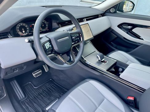 Certified 2025 Land Rover Range Rover Evoque Dynamic SE AWD/4WD image 14