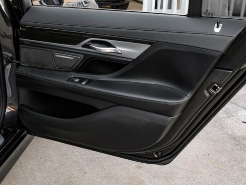 Used 2021 BMW 750i xDrive image 56