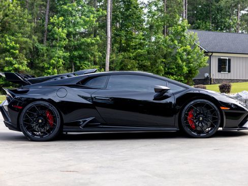 Used 2021 Lamborghini Huracan STO RWD image 7