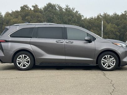 Used 2023 Toyota Sienna Platinum