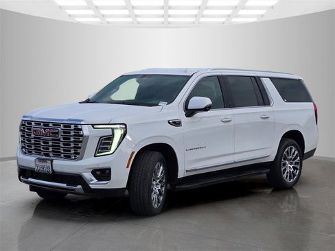Used 2025 GMC Yukon XL Denali image 8