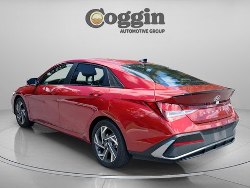 Used 2025 Hyundai Elantra Sport FWD image 3