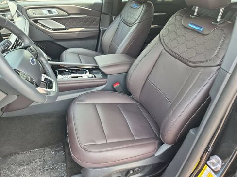 New 2026 Ford Explorer Platinum w/ LUX Leather Package AWD/4WD image 16