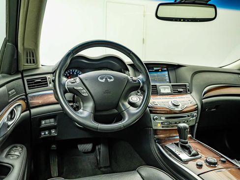 Used 2015 INFINITI Q70 3.7 w/ Deluxe Touring Package AWD/4WD image 31
