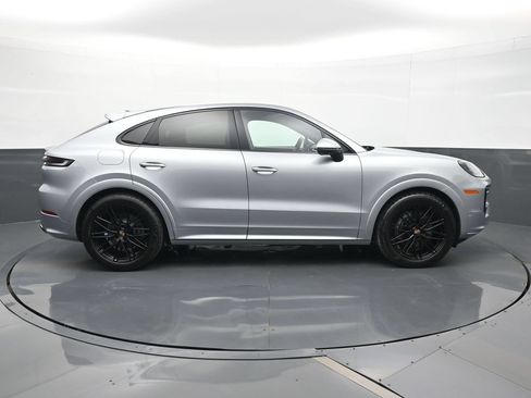 Certified 2025 Porsche Cayenne Coupe AWD/4WD image 24