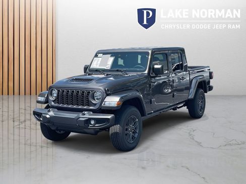 New 2025 Jeep Gladiator Sport image 4