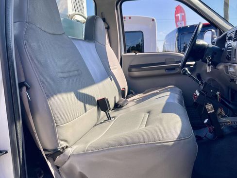 Used 2001 Ford F550 2WD Regular Cab Super Duty image 13