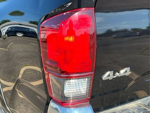 Used 2020 Toyota Tacoma SR5 AWD/4WD image 34