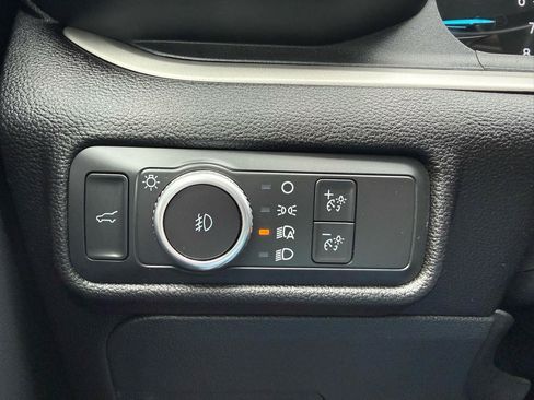 Used 2022 Ford Explorer XLT w/ Equipment Group 202A RWD image 31