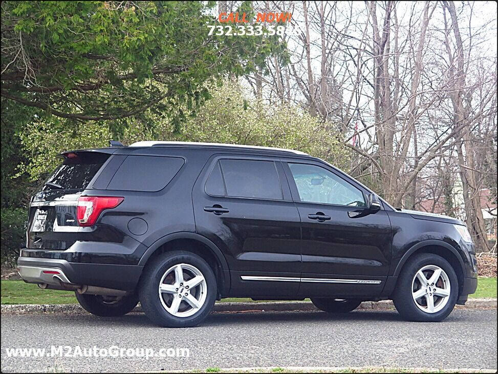 Used 2016 Ford Explorer XLT w/ Equipment Group 202A AWD/4WD image 4