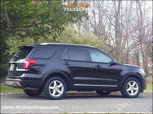 Used 2016 Ford Explorer XLT w/ Equipment Group 202A image 4