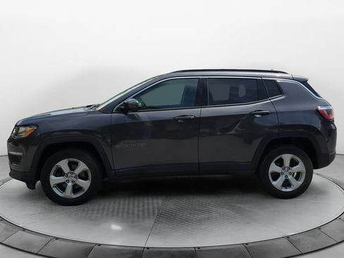 Used 2018 Jeep Compass Latitude w/ Popular Equipment Group AWD/4WD image 2