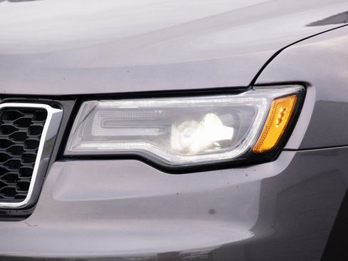 Used 2019 Jeep Grand Cherokee Limited w/ Luxury Group II image 24