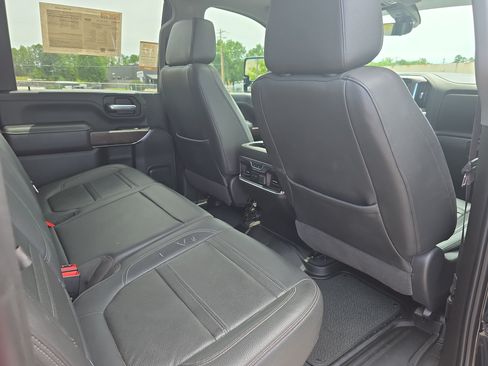 Used 2021 GMC Sierra 2500 Denali w/ Denali Black Diamond Edition AWD/4WD image 11