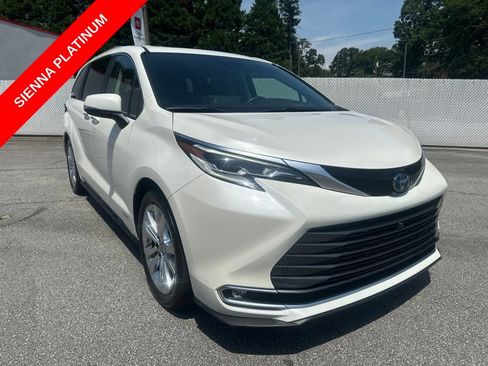 Used 2021 Toyota Sienna Platinum FWD image 1