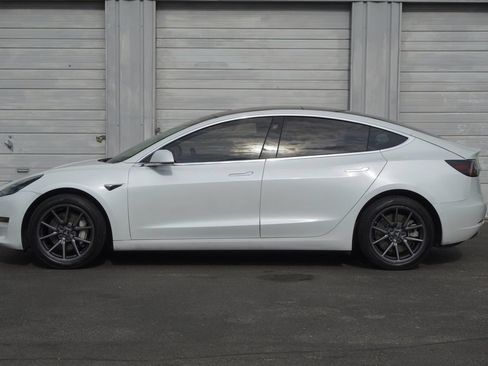 Used 2019 Tesla Model 3 Standard Range Plus RWD image 2