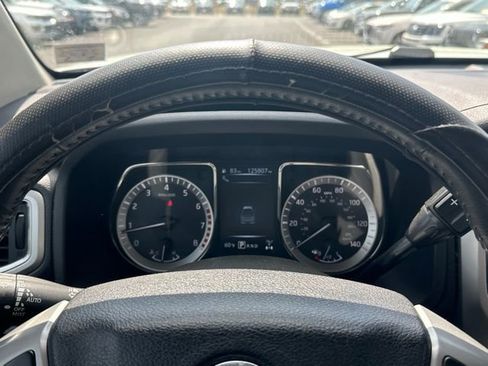 Used 2017 Nissan Titan SV image 22