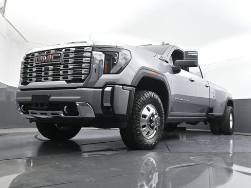 Used 2025 GMC Sierra 3500 Denali w/ Denali Reserve Package AWD/4WD image 27