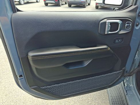 Used 2025 Jeep Wrangler Unlimited Sahara AWD/4WD image 12
