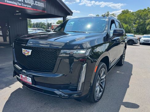 Used 2022 Cadillac Escalade Sport w/ Touring Package AWD/4WD image 3