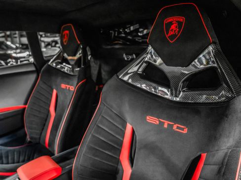 Used 2021 Lamborghini Huracan STO image 19