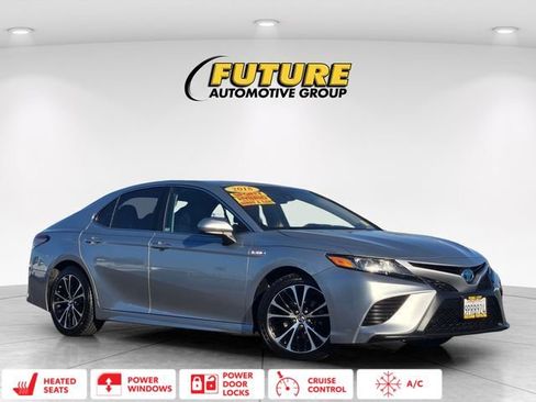 Used 2018 Toyota Camry SE FWD image 1