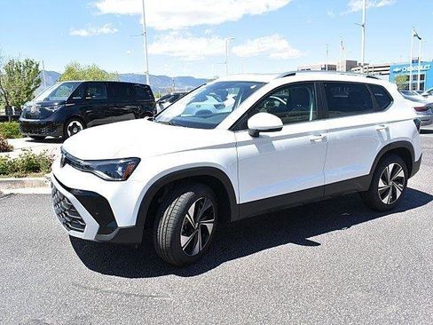 New 2025 Volkswagen Taos SE image 3
