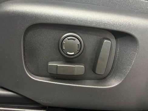 New 2025 Land Rover Discovery Sport S image 30